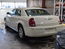 Load image into Gallery viewer, REAR AXLE SHAFT 300 300C Charger Magnum 05 06 07 08 Right - NW287110
