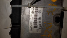 Load image into Gallery viewer, ECU ECM COMPUTER Volkswagen Beetle 1999 99 - MM2061197
