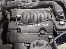 Load image into Gallery viewer, CD CHANGER Jaguar XJ8 XK8 2000 00 01 02 03 04 05 06 - NW292304
