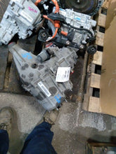Load image into Gallery viewer, [INVENTORYCAR_YEAR_MAKE_MODEL] TRANSFER CASE - MM2113432
