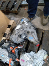 Load image into Gallery viewer, [INVENTORYCAR_YEAR_MAKE_MODEL] TRANSFER CASE - MM2113432
