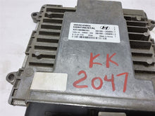 Load image into Gallery viewer, ECU ECM Computer Hyundai Santa Fe 2018 - MM2212876
