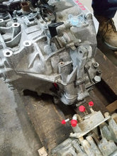 Load image into Gallery viewer, Transmission Kia Forte 2016 - MM2252527
