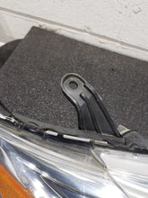 Load image into Gallery viewer, HEADLIGHT LAMP ASSEMBLY Toyota Sienna 11 12 13 14 Right - MM2277906

