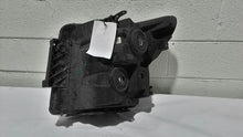 Load image into Gallery viewer, HEADLIGHT LAMP ASSEMBLY Titan Titan XD 16 17 18 19 20 Right - MM2291561
