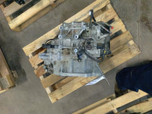 Load image into Gallery viewer, Transmission Kia Forte 2016 - MM2385878
