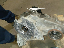 Load image into Gallery viewer, Transfer Case Land Rover LR4 2014 - MM2403183
