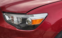 Load image into Gallery viewer, HEADLIGHT LAMP ASSEMBLY - MM2553499
