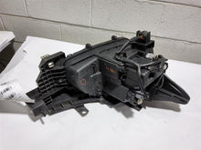 Load image into Gallery viewer, HEADLIGHT LAMP ASSEMBLY - MM2577097
