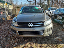 Load image into Gallery viewer, Grille Volkswagen Touareg 2013 - MM2577850

