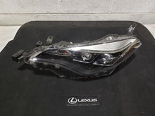 Load image into Gallery viewer, HEADLIGHT LAMP ASSEMBLY - MM2613085
