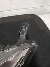 Load image into Gallery viewer, HEADLIGHT LAMP ASSEMBLY - MM2613085
