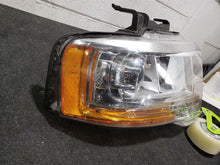Load image into Gallery viewer, HEADLIGHT LAMP ASSEMBLY Expedition 2015 15 2016 16 2017 17 Right - MM2628931
