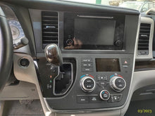 Load image into Gallery viewer, Radio Toyota Sienna 2017 - MM2670781
