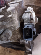 Load image into Gallery viewer, TRANSFER CASE 1500 Pickup 2500 Pickup 3500 Pickup 2006-2011 - MM2770403
