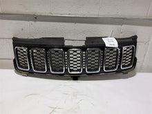 Load image into Gallery viewer, GRILLE Jeep Grand Cherokee 2017 17 2018 18 2019 19 2020 20 - MM2797100
