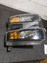 Load image into Gallery viewer, Headlight Lamp Assembly  SILVERADO 1500 PICKUP 2019 - MM2909372
