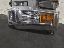 Load image into Gallery viewer, Headlight Lamp Assembly  SILVERADO 1500 PICKUP 2019 - MM2909373
