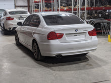 Load image into Gallery viewer, CARRIER ASSEMBLY BMW 328i 325i 2006 06 2007 07 2008 08 2009 09 10 11 Auto - NW293711
