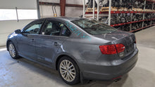 Load image into Gallery viewer, FRONT TEMPERATURE CONTROLS Volkswagen Jetta 11 12 13 14  Manual - NW303152
