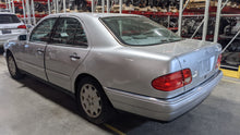 Load image into Gallery viewer, WHEEL Mercedes E300D E320 E430 1996 96 1997 97 98 99 - NW527985
