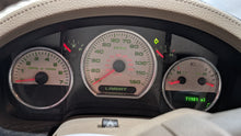 Load image into Gallery viewer, Fuse Box  FORD F150 PICKUP 2006 - NW331723

