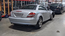 Load image into Gallery viewer, REMOTE CD CHANGER E350 E550 B200 CLS500 CLS55 CLS550 CLS63 E280 03-13 - NW363073
