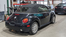 Load image into Gallery viewer, FENDER Volkswagen Beetle 2003 03 2004 04 2005 05 Convertible Right - NW377818
