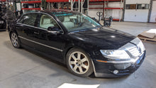 Load image into Gallery viewer, RADIATOR Volkswagen Phaeton 2004 04 2005 05 2006 06 - NW387289
