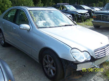 Load image into Gallery viewer, REMOTE CD CHANGER C230 C240 C280 C320 C350 C55 CLK320 04-12 - MM471522
