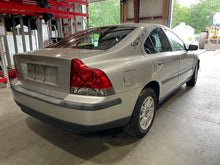Load image into Gallery viewer, RADIATOR OVERFLOW Volvo V70 S80 00 01 02 03 04 05 - 09 - NW432128
