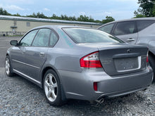 Load image into Gallery viewer, RADIATOR FAN ASSEMBLY Subaru Legacy 2005 05 2006 06 2007 07 08 09 10 11 2.5L - NW433099
