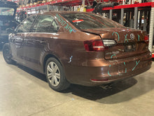 Load image into Gallery viewer, ALTERNATOR VOLKSWAGEN JETTA 2016 16 - NW436363
