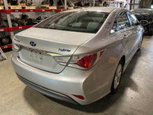 Load image into Gallery viewer, FRONT A/C HEATER BLOWER MOTOR Sonata Sonata Hybrid Optima 11-16 - NW439920
