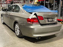 Load image into Gallery viewer, CARRIER ASSEMBLY BMW 328i 325i 2006 06 2007 07 2008 08 2009 09 10 11 Auto - NW466104
