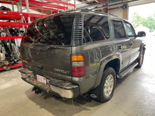 Load image into Gallery viewer, HEADLIGHT LAMP ASSEMBLY Silverado 1500 Pickup Silverado 2500 99-06 Right - NW476182
