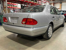 Load image into Gallery viewer, SPEEDOMETER CLUSTER Mercedes E320 1997 97 - NW465382
