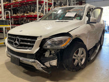 Load image into Gallery viewer, INFO-GPS SCREEN C250 C300 C350 C63 Gl350 Gl450 Gl550 GL63 AMG 12-16 - NW469879
