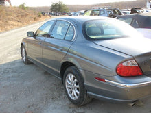 Load image into Gallery viewer, CD AUTO CHANGER Jaguar S Type 2000 00 2001 01 2002 02 03 - MM510112
