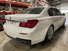 Load image into Gallery viewer, FRONT KNEE 740i 740il 750i 750il 750LI Alpina B7 13 14 15 Right - NW487238
