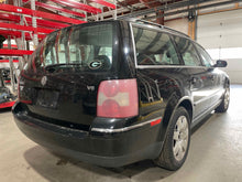 Load image into Gallery viewer, AIR CLEANER BOX Volkswagen Passat 01 02 03 04 05 - NW488927
