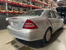 Load image into Gallery viewer, TRANSFER CASE C240 C320 E320 2003 03 04 05 06 - NW502177
