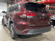 Load image into Gallery viewer, SIDE VIEW DOOR MIRROR Toyota Highlander 14 15 16 17 18 19 Right - NW516085
