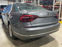 Load image into Gallery viewer, REAR DOOR WINDOW REGULATOR POWER Volkswagen Passat 12 13 14 Right - NW513071

