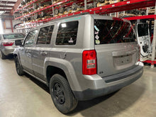 Load image into Gallery viewer, Exterior Door Handle Jeep Patriot 2016 - NW522923
