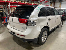 Load image into Gallery viewer, Intake Manifold Lincoln MKX 2012 - NW553422
