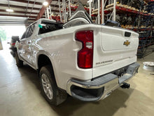 Load image into Gallery viewer, Computer  SILVERADO 1500 PICKUP 2022 - NW543693
