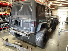 Load image into Gallery viewer, TRANSMISSION Jeep Wrangler 12 13 14 15 16 17 18 VIN W - NW580067

