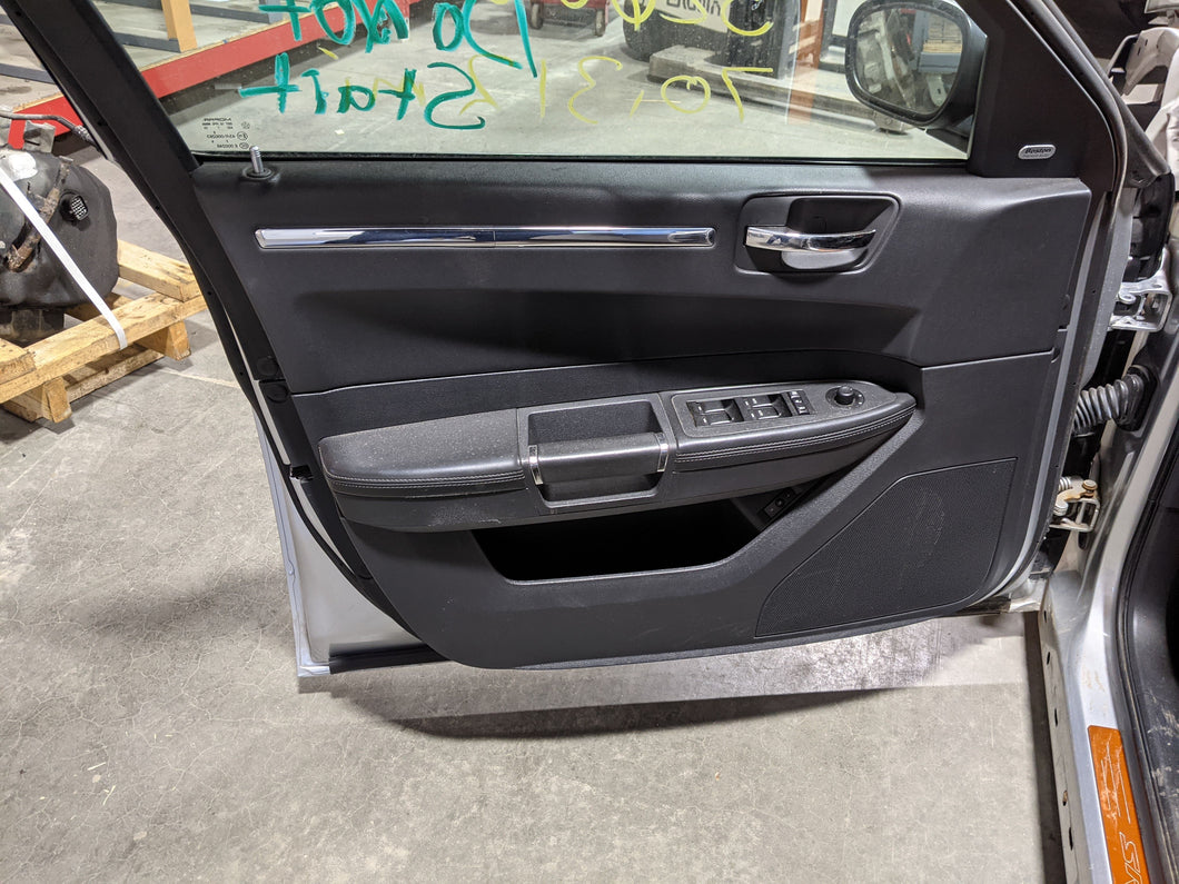 Front Interior Door Trim Panel Chrysler 300 2008 - NW296302