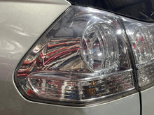 Load image into Gallery viewer, OUTER TAIL LIGHT LAMP Lexus RX330 RX350 04 05 06 07 08 09 Left - NW558282
